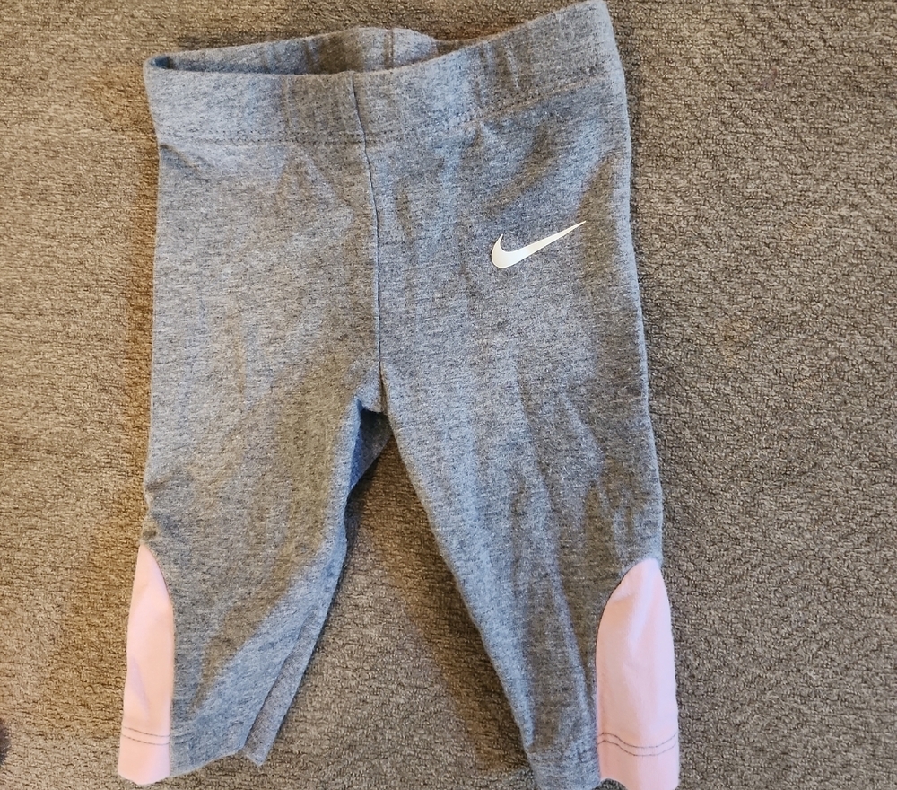 Nike Kids Leggings in Gray with Pink Accents